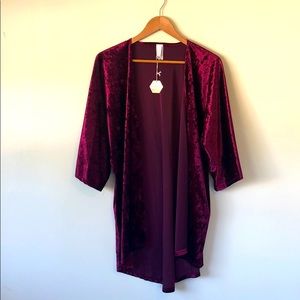 🍾 NWT Pinkblush velvet kimono